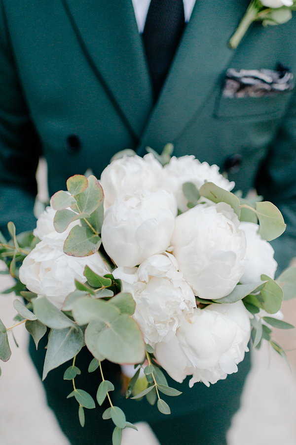 summer-wedding-nafpaktos-white-peonies-lisianthus_11