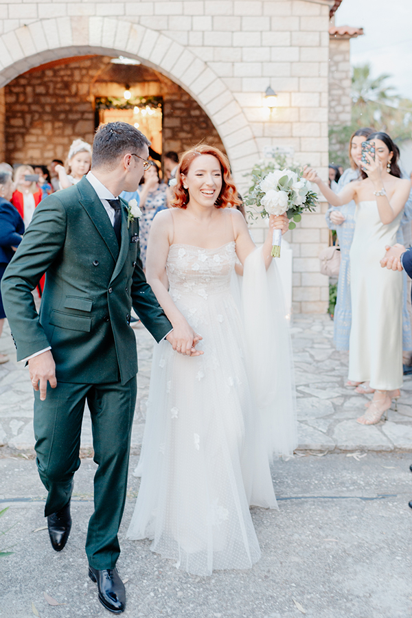 summer-wedding-nafpaktos-white-peonies-lisianthus_17