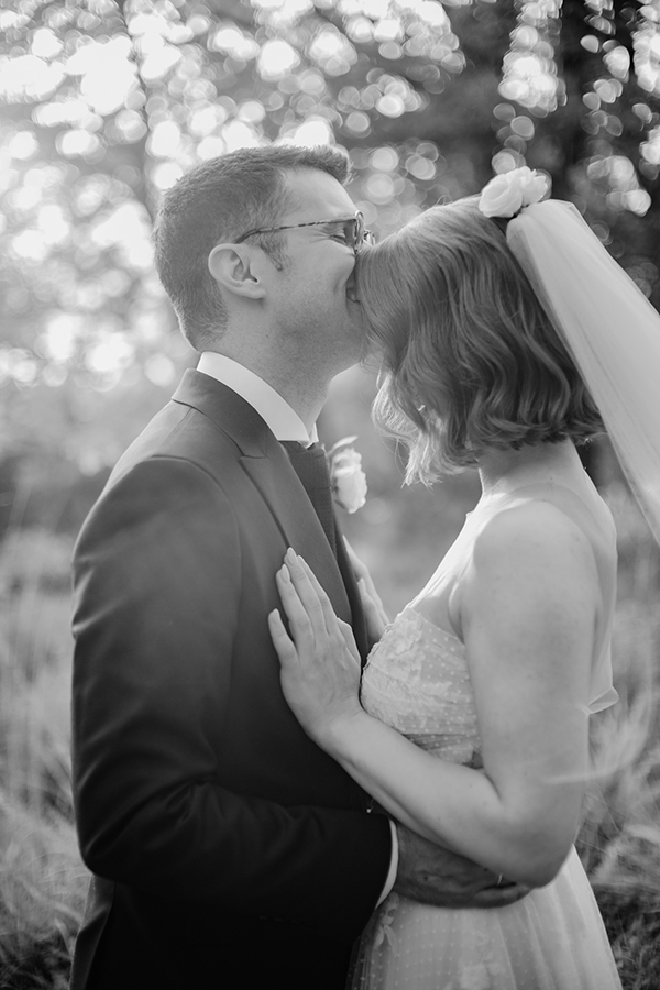 summer-wedding-nafpaktos-white-peonies-lisianthus_21