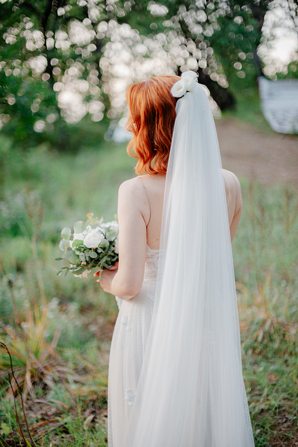 summer-wedding-nafpaktos-white-peonies-lisianthus_21x