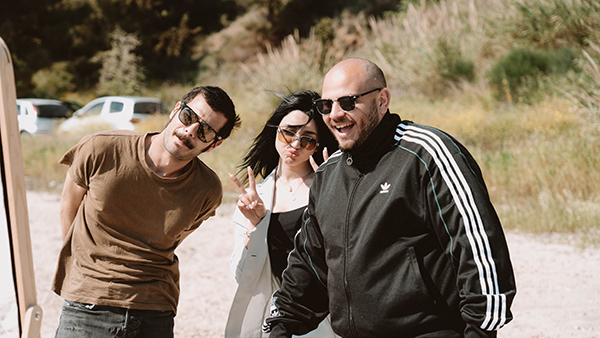 unique-idea-mirrorbooth-fan-wedding-party_09