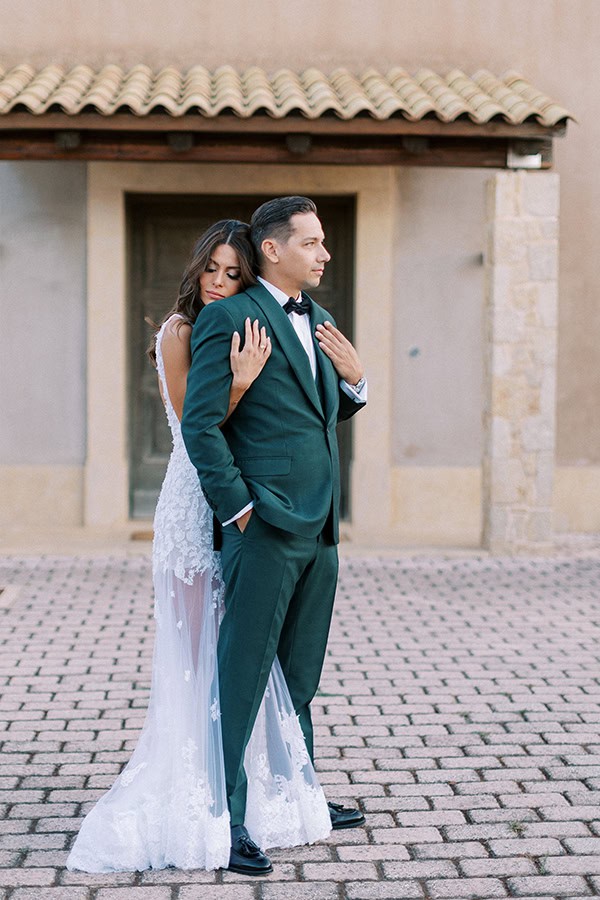 beautiful-summer-wedding-athens-pale-tones-romantic-details_03x