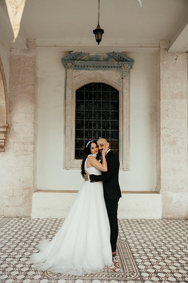 beautiful-summer-wedding-larnaca-bold-colors_01x