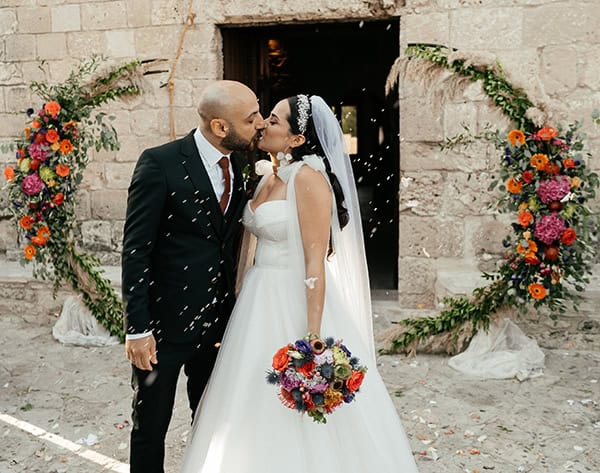 beautiful-summer-wedding-larnaca-bold-colors_06