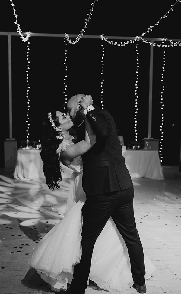 beautiful-summer-wedding-larnaca-bold-colors_11