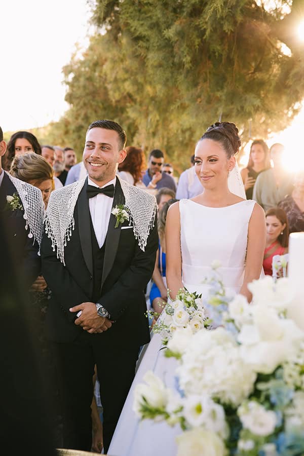 beautiful-summer-wedding-rethymno-light-blue-hydrangeas-white-roses_23x