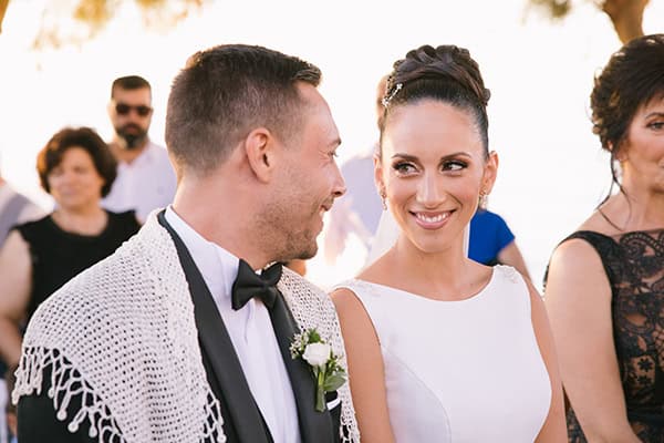 beautiful-summer-wedding-rethymno-light-blue-hydrangeas-white-roses_24x