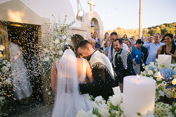 beautiful-summer-wedding-rethymno-light-blue-hydrangeas-white-roses_33