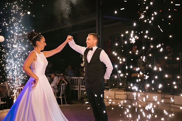 beautiful-summer-wedding-rethymno-light-blue-hydrangeas-white-roses_40