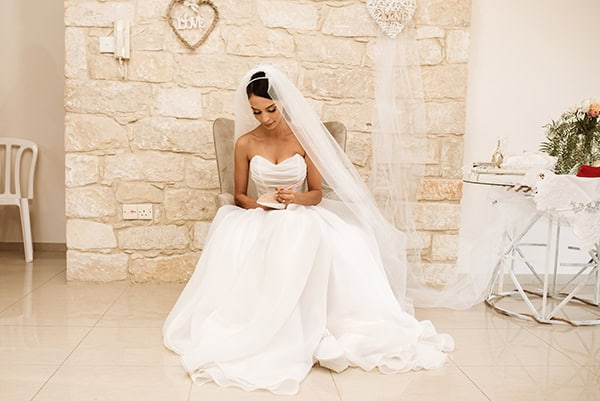 fall-wedding-limassol-blue-hydrangeas-roses_09