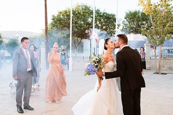 fall-wedding-limassol-blue-hydrangeas-roses_13