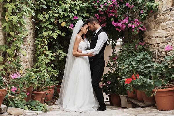 fall-wedding-limassol-blue-hydrangeas-roses_24