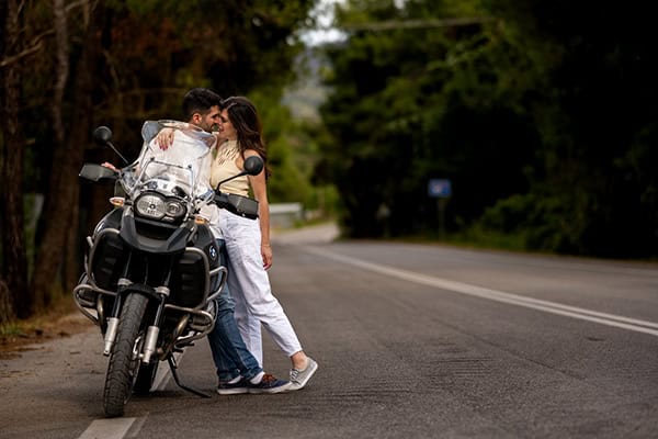 lovely-motorcycle-engagement-session_02