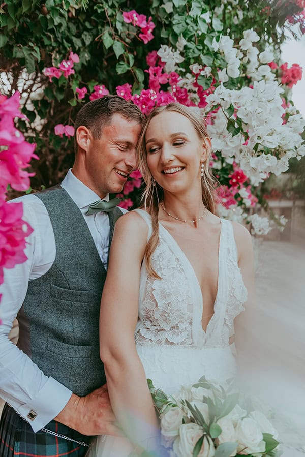 lovely-wedding-columbia-beach-resort-romantic-florals_01x