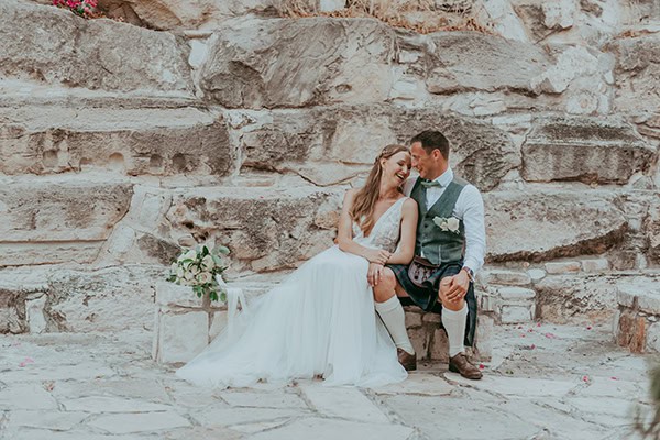 lovely-wedding-columbia-beach-resort-romantic-florals_02