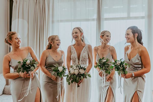 lovely-wedding-columbia-beach-resort-romantic-florals_09