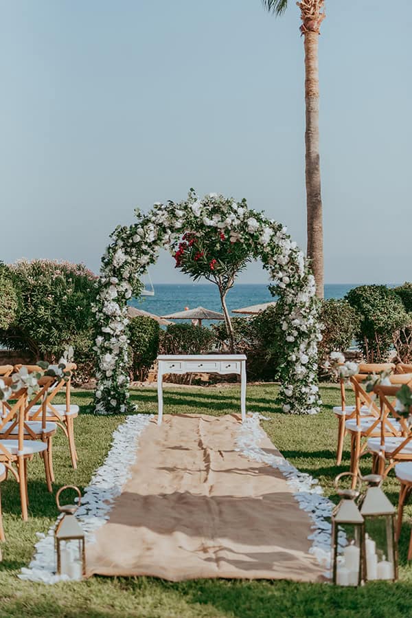 lovely-wedding-columbia-beach-resort-romantic-florals_13