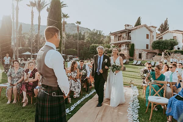 lovely-wedding-columbia-beach-resort-romantic-florals_18