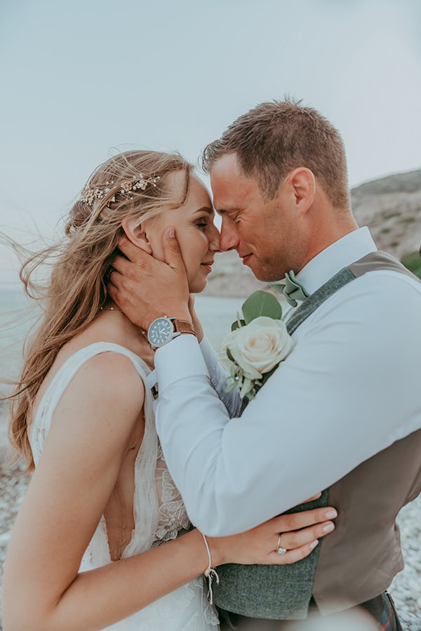 lovely-wedding-columbia-beach-resort-romantic-florals_27z