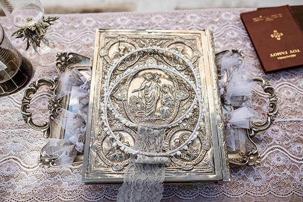 lovely-wedding-decoration-ideas-white-peonies-kea_06