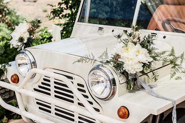 lovely-wedding-decoration-ideas-white-peonies-kea_08