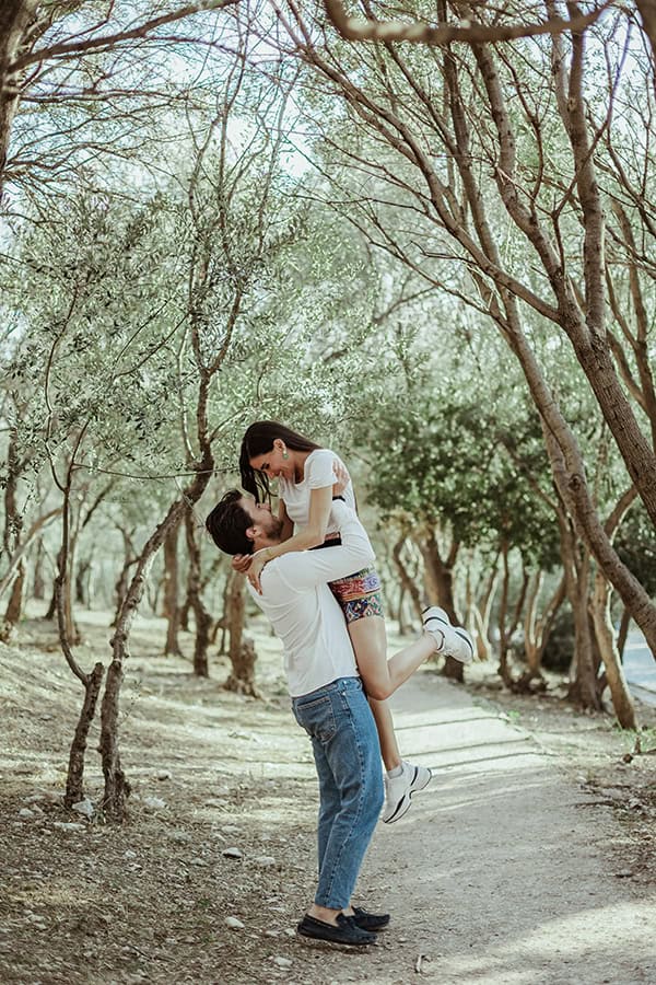 prewedding-shoot-athens-acropolis-view_06x