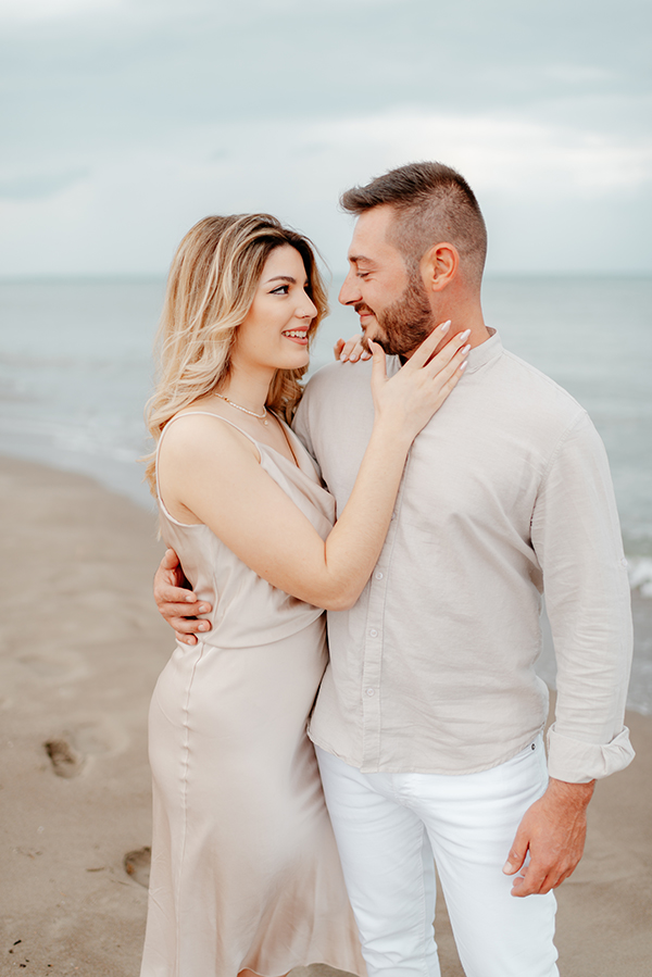 romantic-beach-prewedding-shoot-sea-view_01