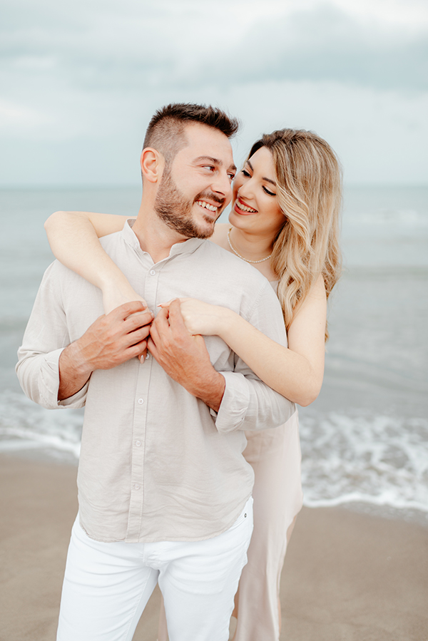 romantic-beach-prewedding-shoot-sea-view_02