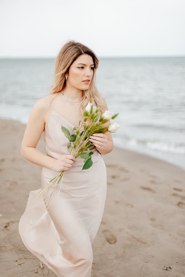 romantic-beach-prewedding-shoot-sea-view_05