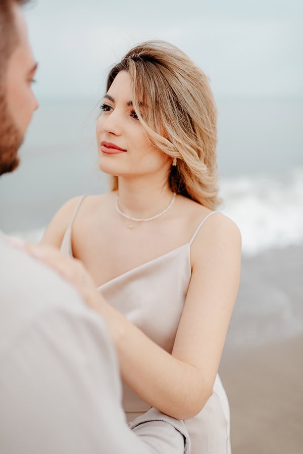 romantic-beach-prewedding-shoot-sea-view_06