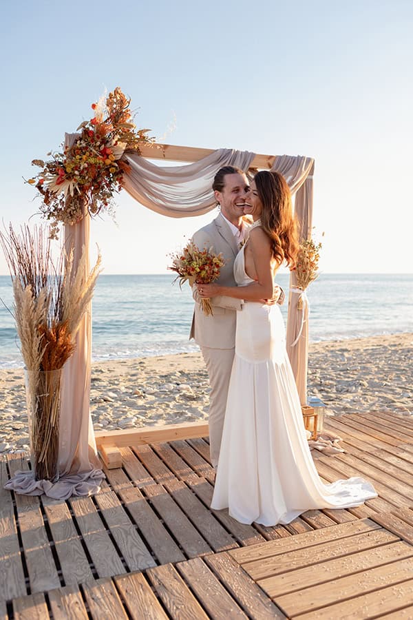 romantic-fall-wedding-thassos-dried-flowers_02x
