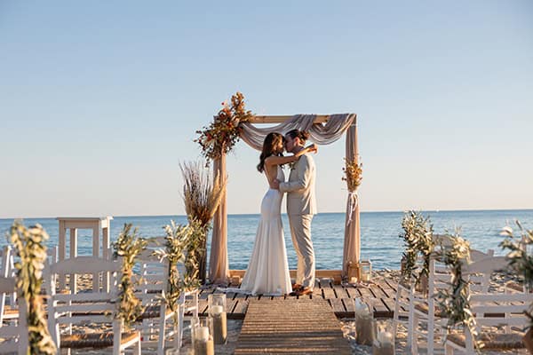 romantic-fall-wedding-thassos-dried-flowers_15x