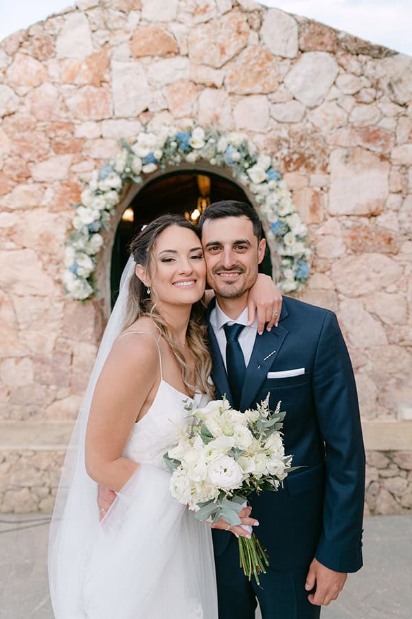 romantic-spring-wedding-athens-white-light-blue-hydrangeas_01