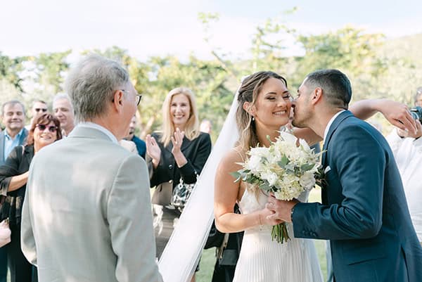 romantic-spring-wedding-athens-white-light-blue-hydrangeas_30