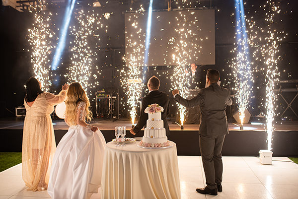 romantic-spring-wedding-limassol-white-peach-roses_41