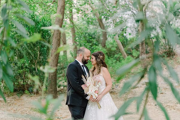 romantic-summer-wedding-anthurium-pampas-grass_01