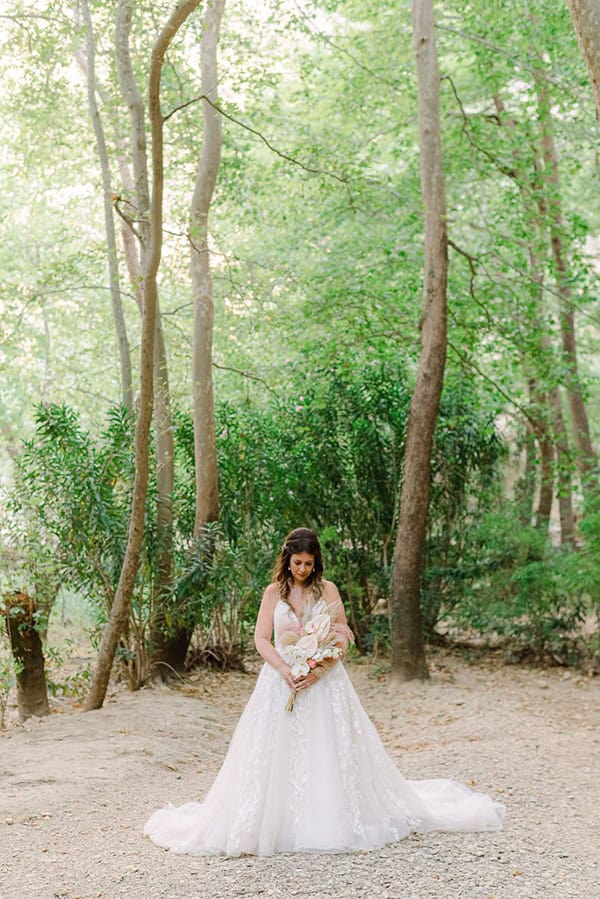 romantic-summer-wedding-anthurium-pampas-grass_04