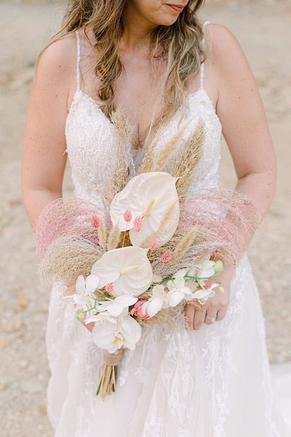 romantic-summer-wedding-anthurium-pampas-grass_05