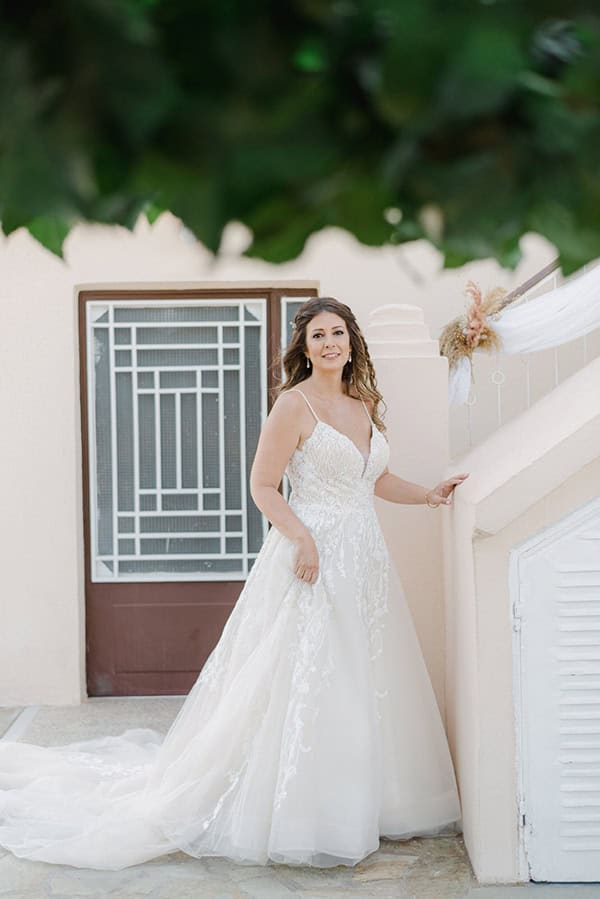 romantic-summer-wedding-anthurium-pampas-grass_10x