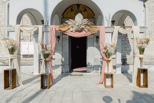 romantic-summer-wedding-anthurium-pampas-grass_15