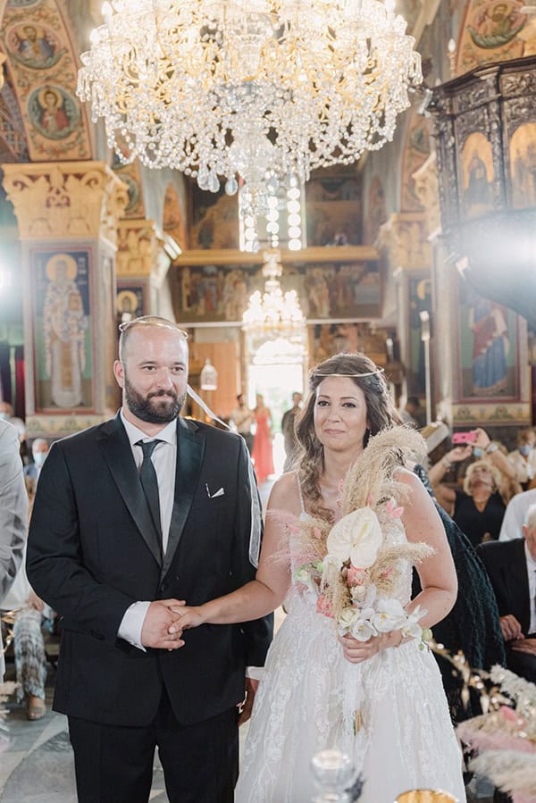 romantic-summer-wedding-anthurium-pampas-grass_21