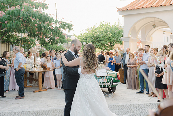 romantic-summer-wedding-anthurium-pampas-grass_25x