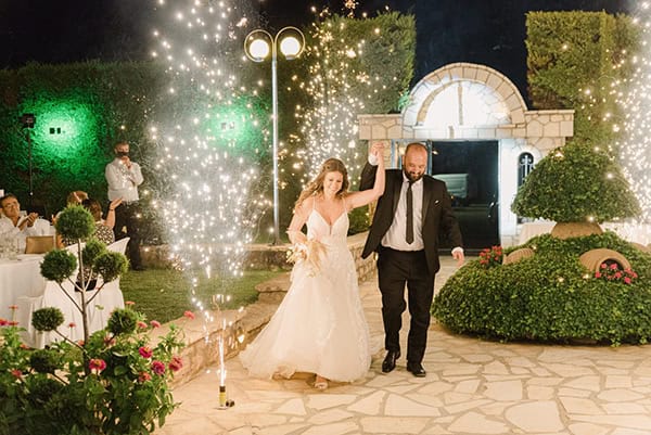 romantic-summer-wedding-anthurium-pampas-grass_29