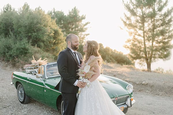 romantic-summer-wedding-anthurium-pampas-grass_31