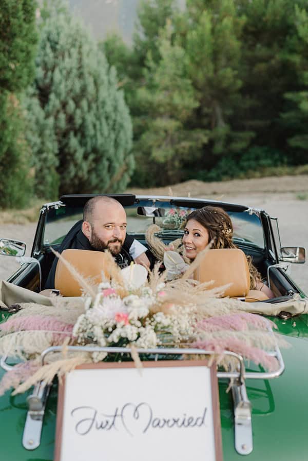 romantic-summer-wedding-anthurium-pampas-grass_36
