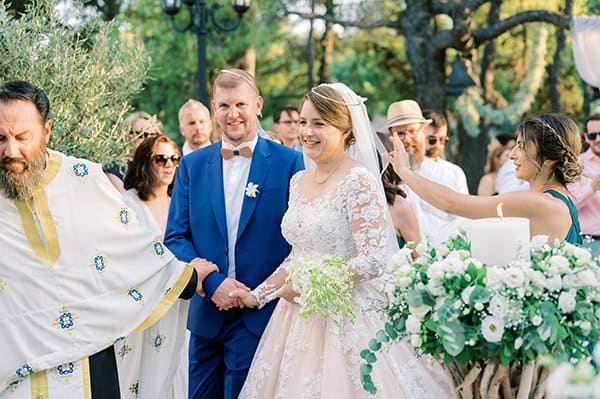 romantic-summer-wedding-athens-total-white-roses_39