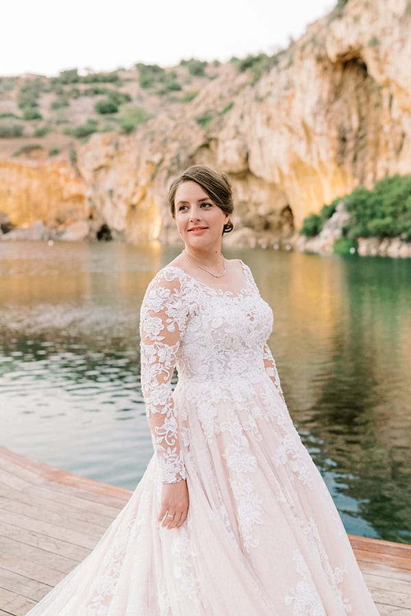 romantic-summer-wedding-athens-total-white-roses_56