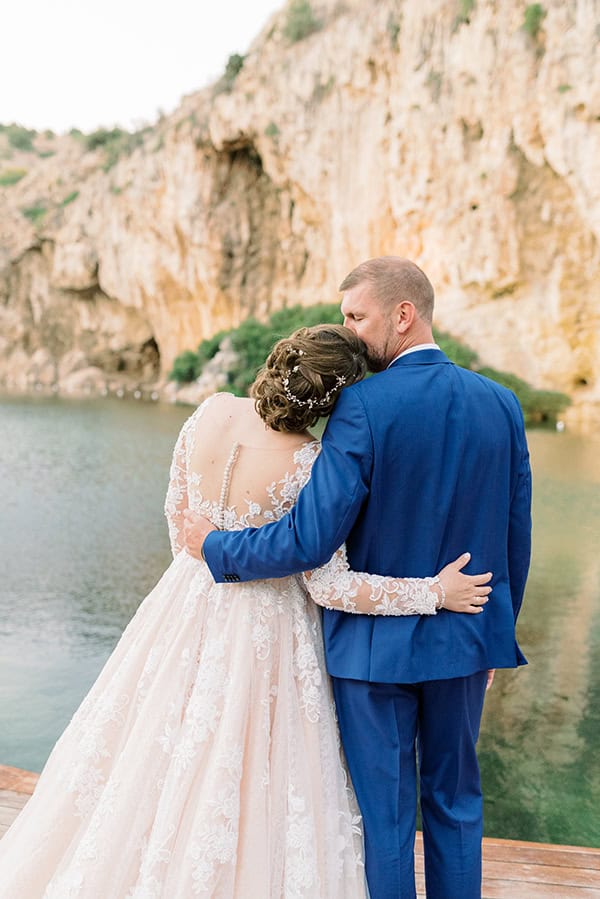 romantic-summer-wedding-athens-total-white-roses_57