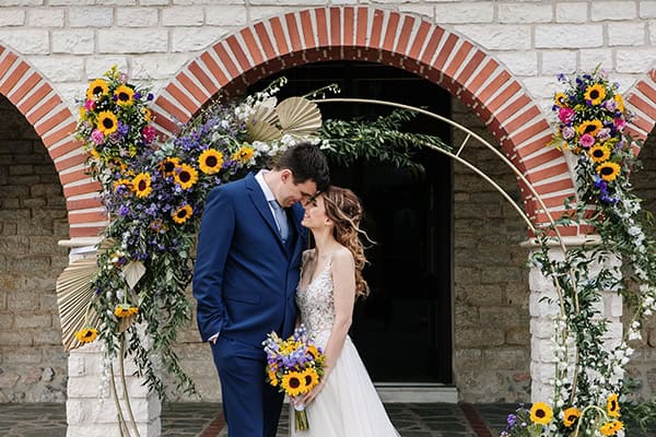 romantic-summer-wedding-kastoria-sunflowers_01x