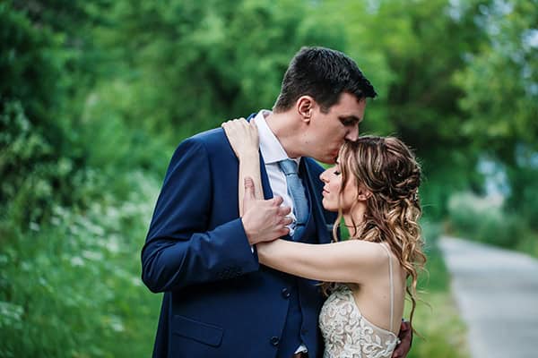 romantic-summer-wedding-kastoria-sunflowers_08